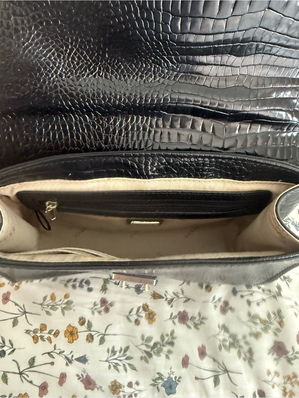 GUESS CLEO convertible crossbody bag - Picture 5 of 8